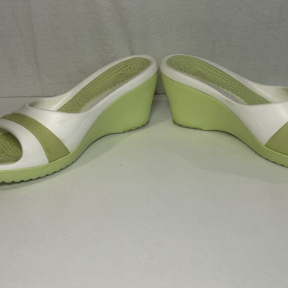Crocs Sassari Women's US 8 Green Rubber Slip-On Open Toe Wedge Heel Slide Sandal - Picture 3 of 7